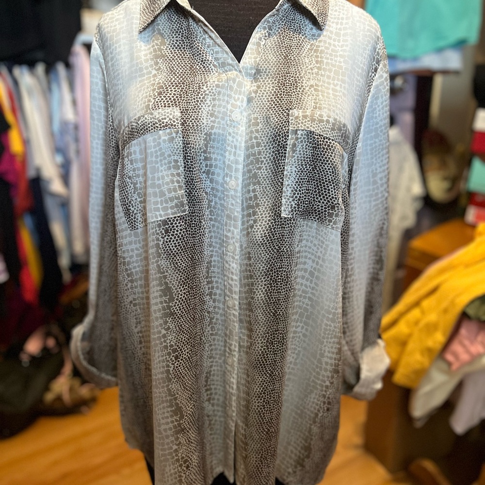 Valerie Stevens Black and Gray Textured Button Down Shirt